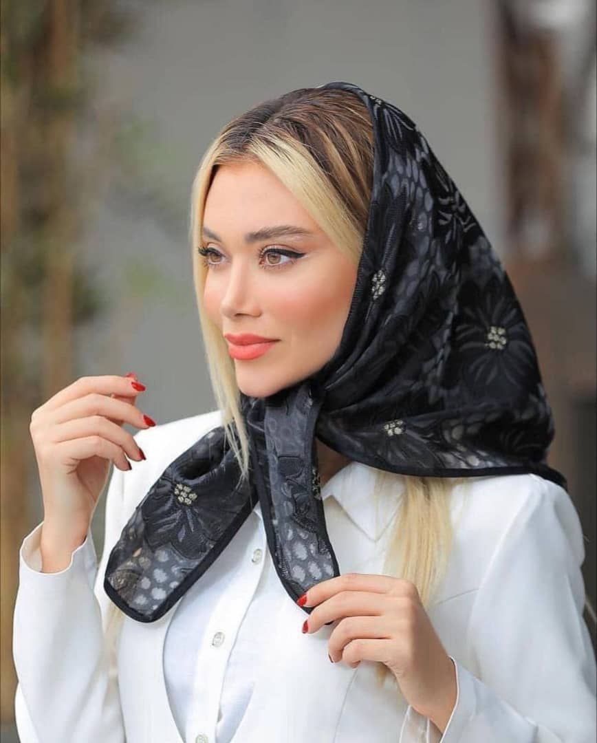 روسری مینی اسکارف طلاکوب طرح گل برگ madam