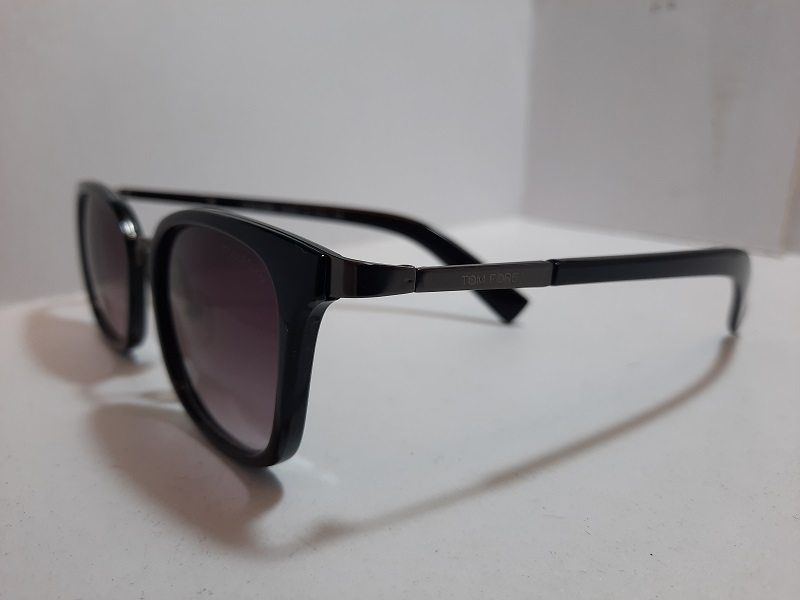 عینک آفتابی برند تام فورد چهارگوش رنگ مشکی یووی 400